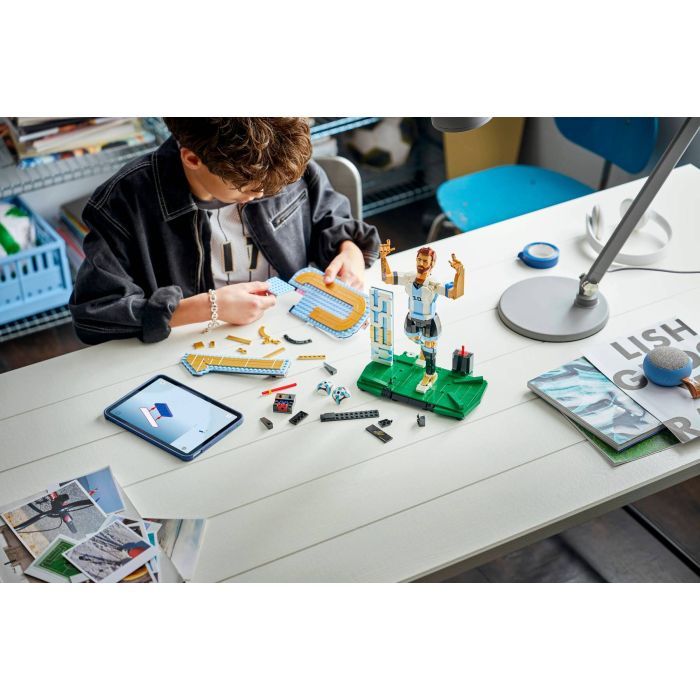 Конструктор LEGO Editions Football Лионель Месси — легенда футбола (43015) изображение 7