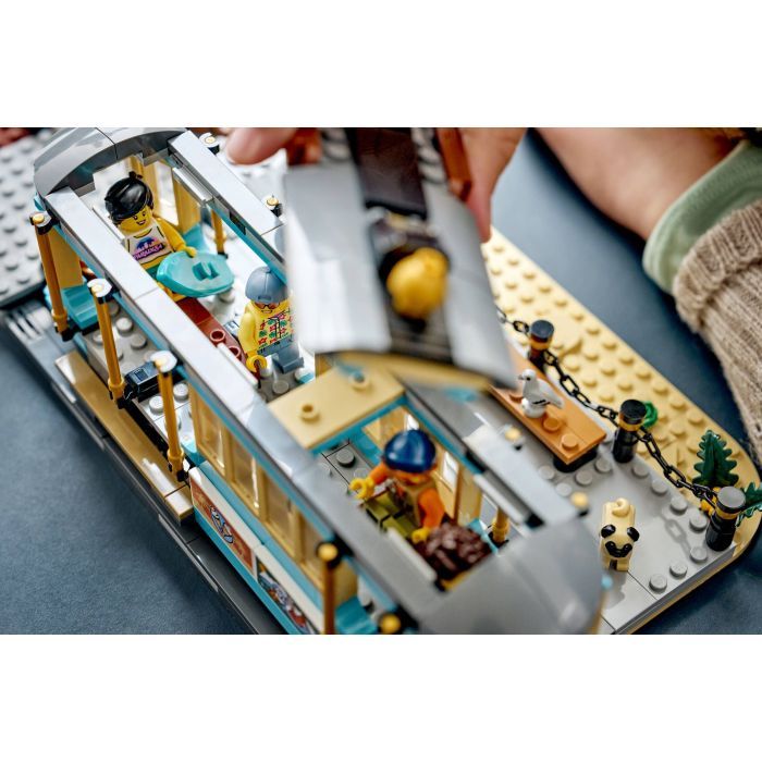 Конструктор LEGO City Классический трамвай к пляжу (60506) изображение 11