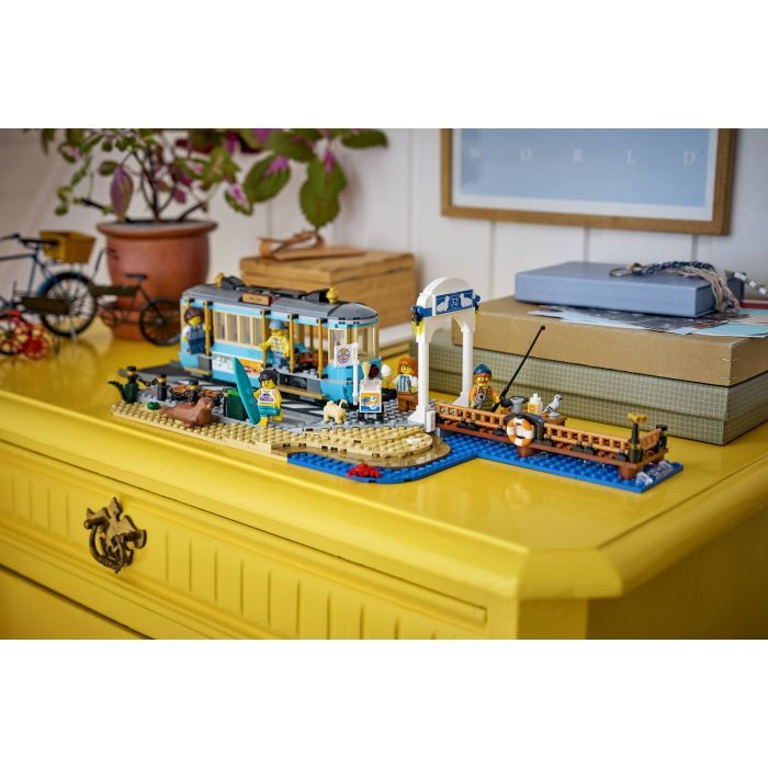 Конструктор LEGO City Классический трамвай к пляжу (60506) изображение 12