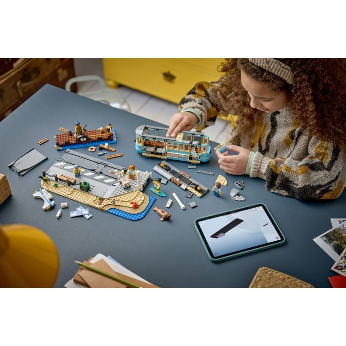 Конструктор LEGO City Классический трамвай к пляжу (60506) изображение 8