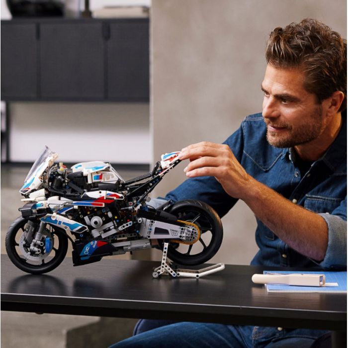 Конструктор LEGO Technic BMW M 1000 RR (42130) изображение 3