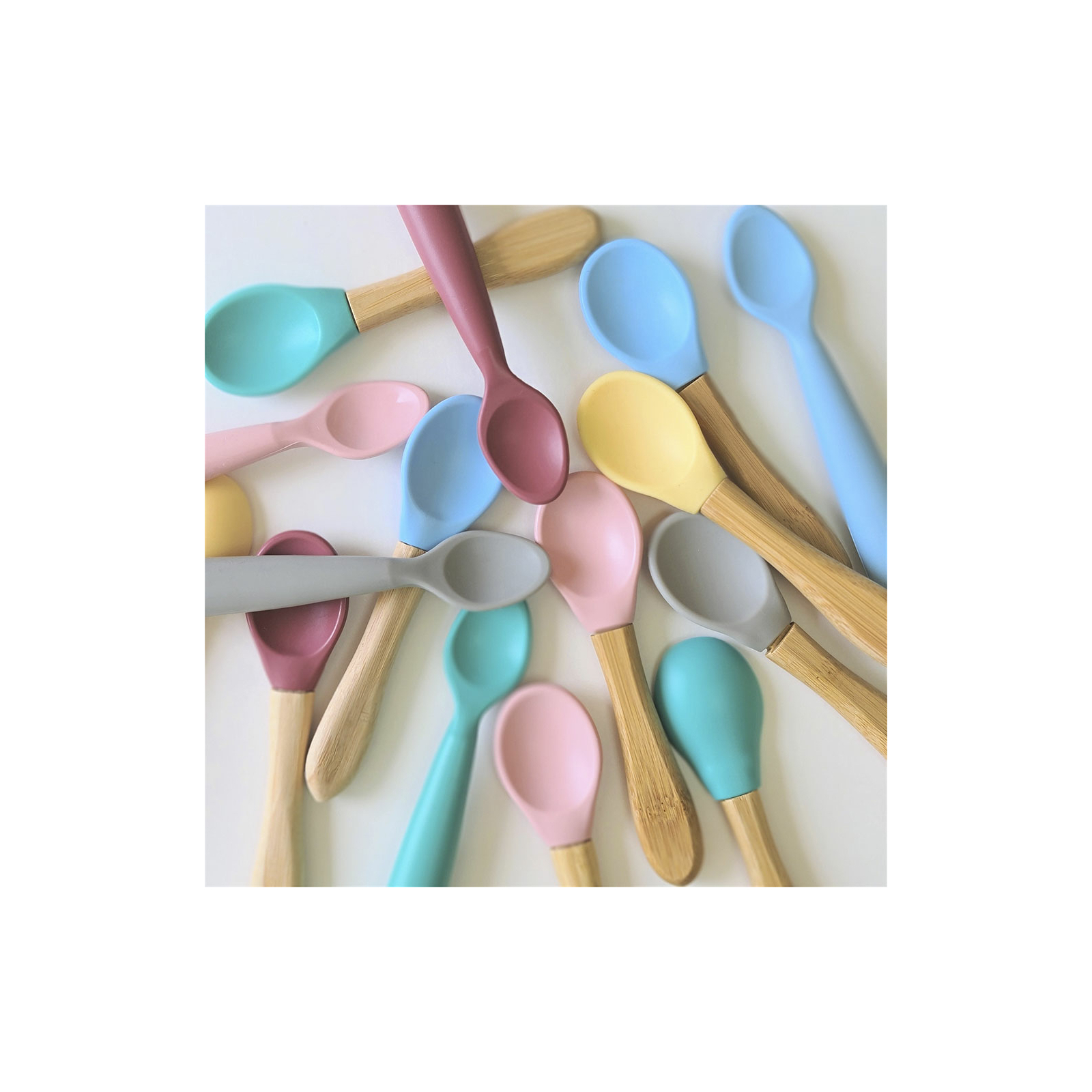Набор детской посуды MinikOiOi Scooper - Bubble Beige силиконовая ложка (101140008) изображение 6