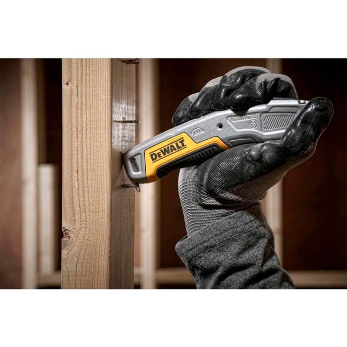 Нож монтажный DeWALT с выдвижным лезвием для отделочных работ 150 мм (DWHT10054-0) изображение 3