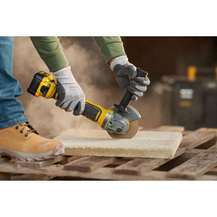 Шліфувальна машина Stanley кутова акум безщіткова FATMAX,Li-Ion V20, 18В, 2x4Ah, 8000об/хв, 125 мм, кейс (SFMCG700M2K) зображення 4