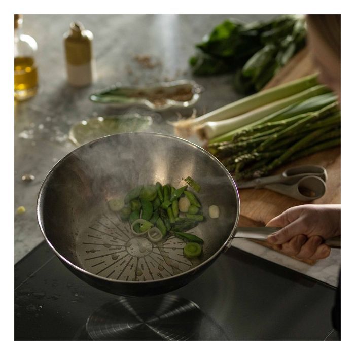 Сковорода Fiskars Вок All Steel Pure матова 28 см (1065629) зображення 9