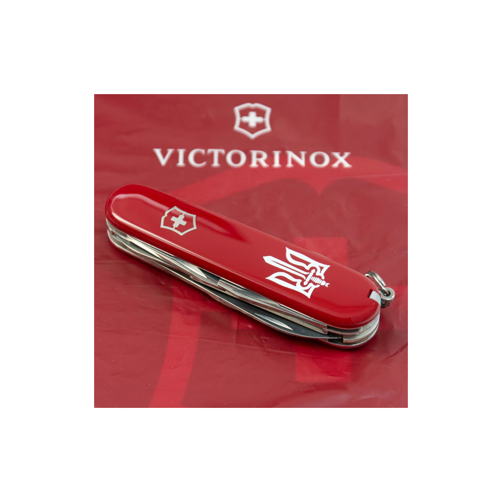Нож Victorinox Climber Ukraine Red "Тризуб" (1.3703_T0010u) изображение 3