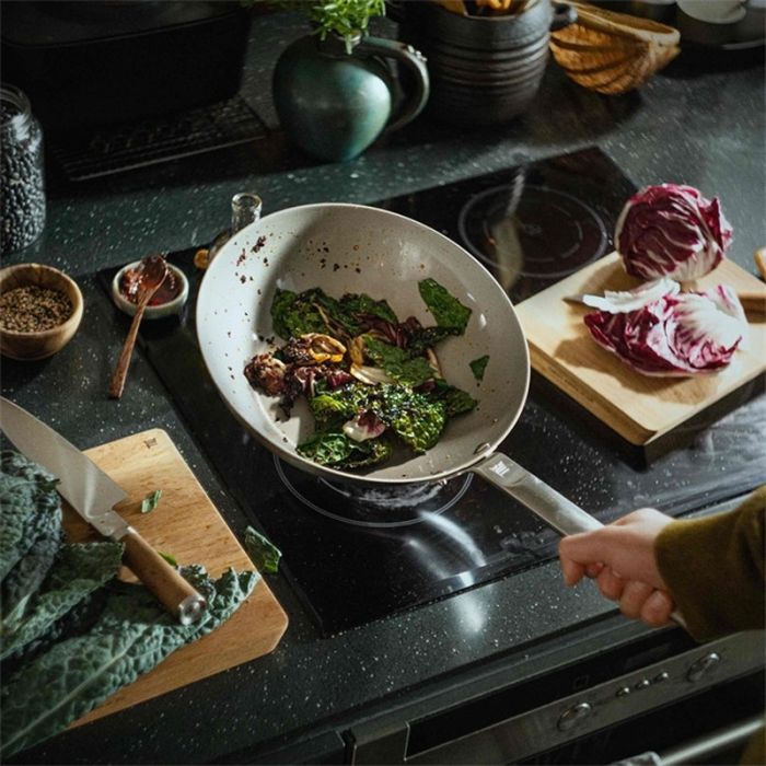 Сковорода Fiskars Вок Norden 28cm з мінеральним покриттям (1067636) зображення 9