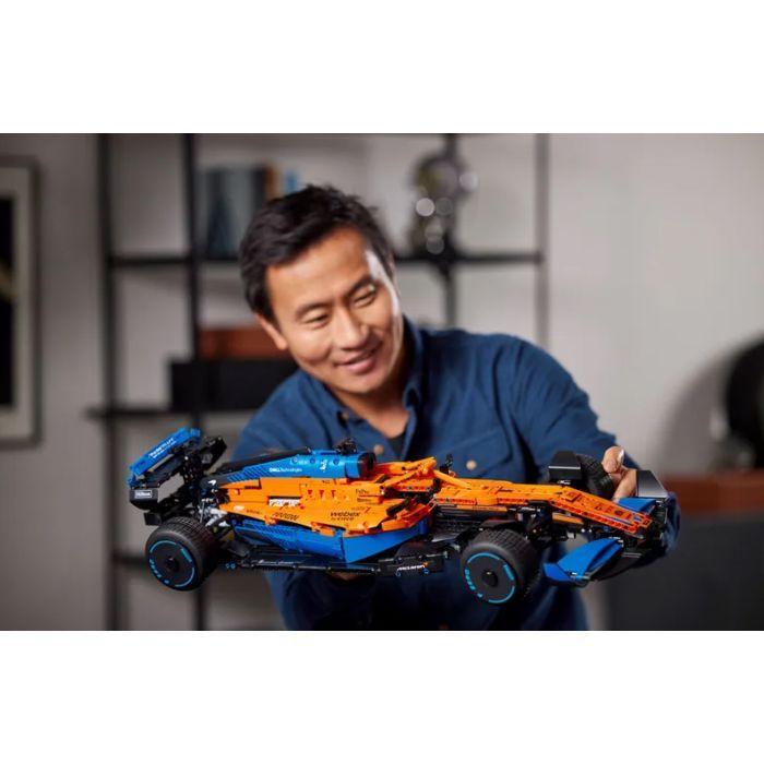 Конструктор LEGO Technic Гоночный автомобиль McLaren Formula 1 (42141) изображение 3