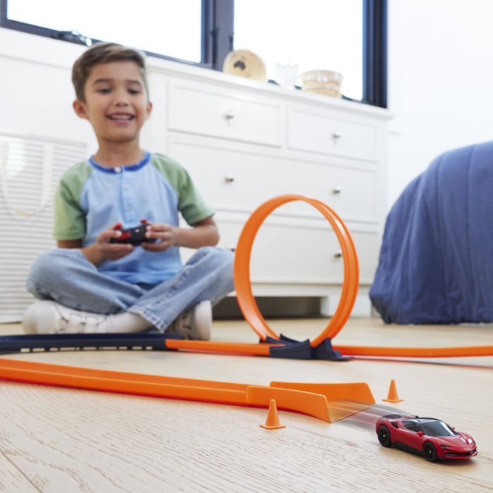 Радиоуправляемая игрушка Hot Wheels Ferrari SF90 Stradale Assetto Fiorano (JGD09) изображение 5