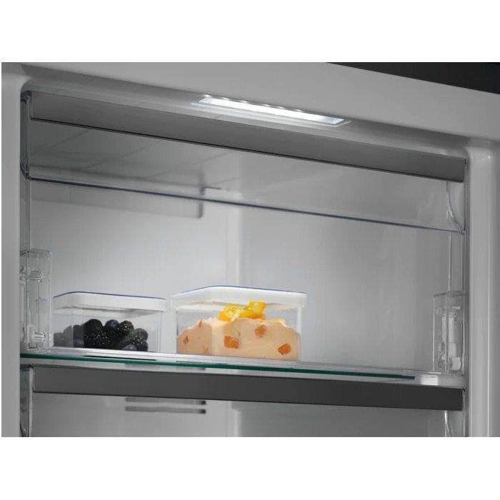Морозильна камера Electrolux RUT7ME28X2 зображення 7