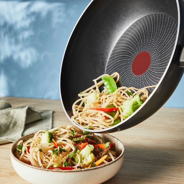 Сковорода Tefal ВОК So'' Light, 28 см, алюміній, бакеліт, чорний (H0561942) зображення 2