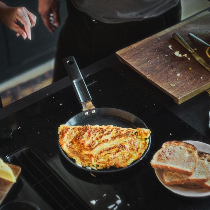 Сковорода Fiskars для млинців Hard Face 22 см (1075522) зображення 6