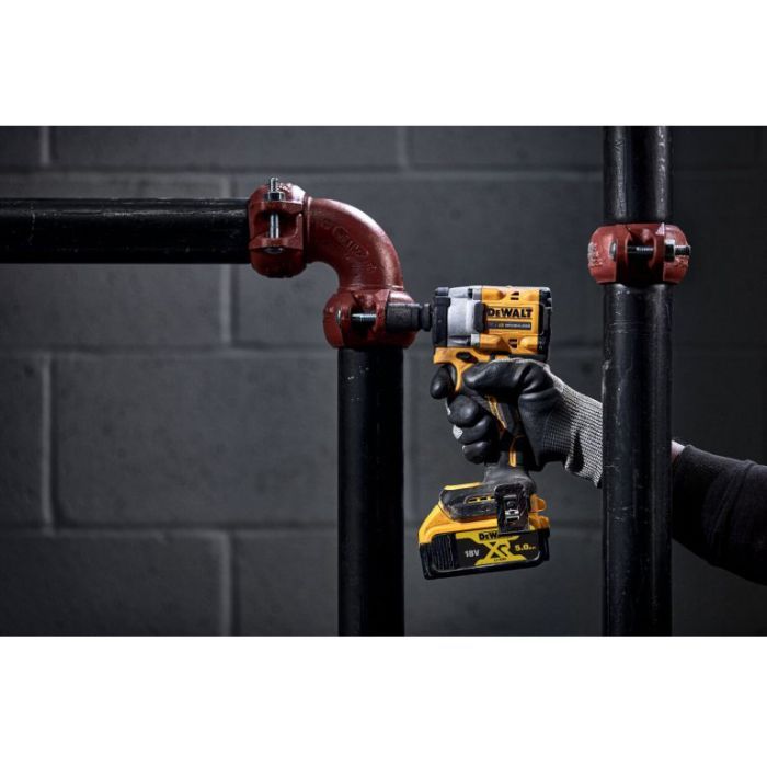 Гайковерт DeWALT 18 В XR Li-lon,406 Нм, 2 Ah, 2 АКБ, ЗП, TSTAK (DCF921D2T) зображення 6