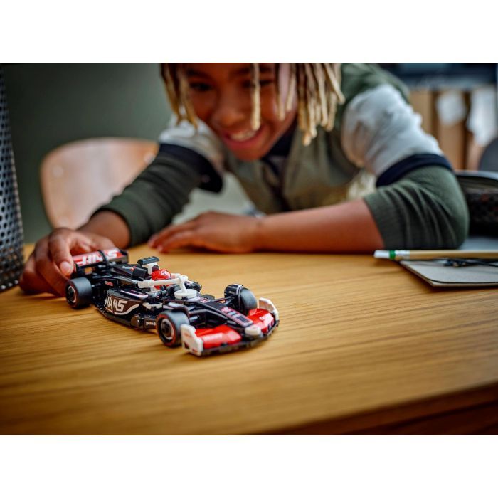 Конструктор LEGO Speed Champions Автомобиль для гонок MoneyGram Haas F1 Team VF-24 (77250) изображение 8