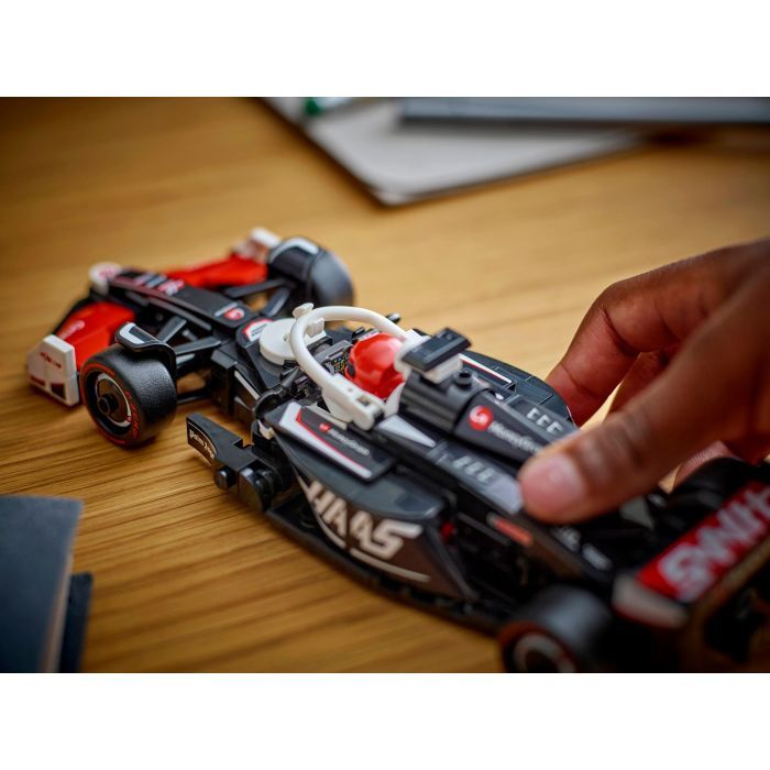 Конструктор LEGO Speed Champions Автомобиль для гонок MoneyGram Haas F1 Team VF-24 (77250) изображение 9