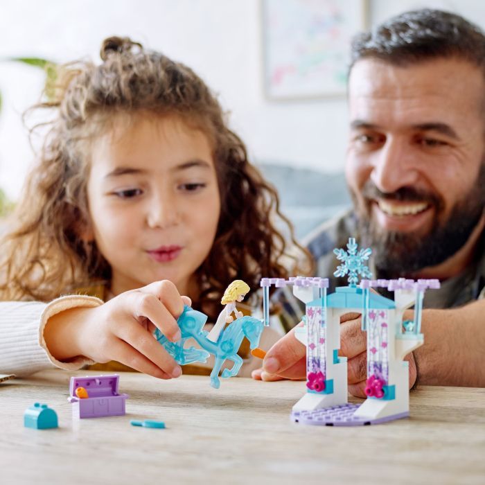 Конструктор LEGO Disney Princess Крижана стайня Ельзи та Нокка 53 деталі (43209) зображення 2