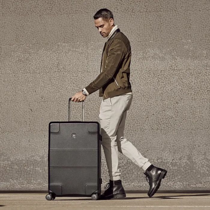 Чемодан Victorinox Travel Lexicon Titanium S Global USB (Vt602104) изображение 2