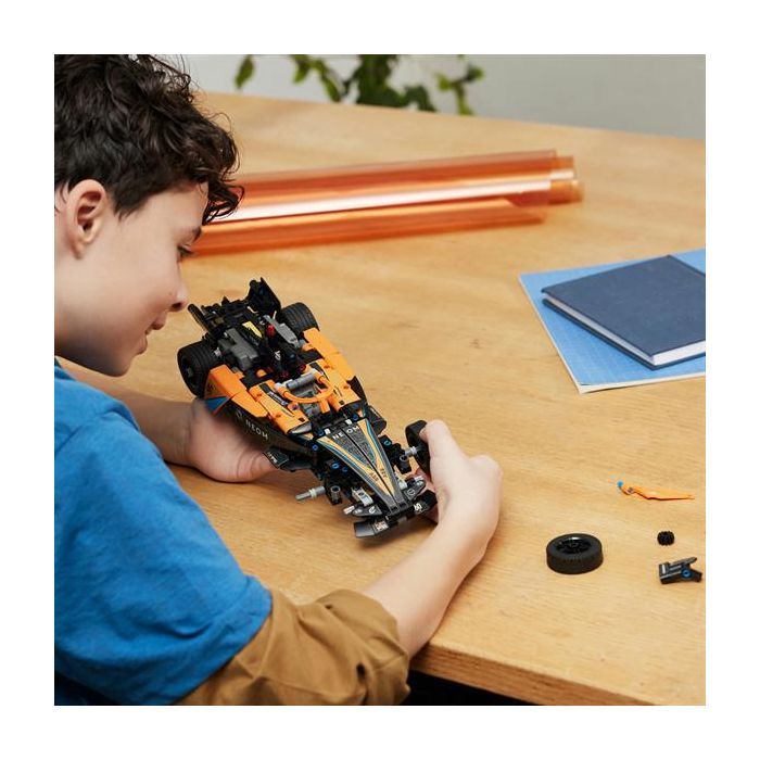 Конструктор LEGO Автомобиль для гонки NEOM McLaren Formula E 452 детали (42169) изображение 8