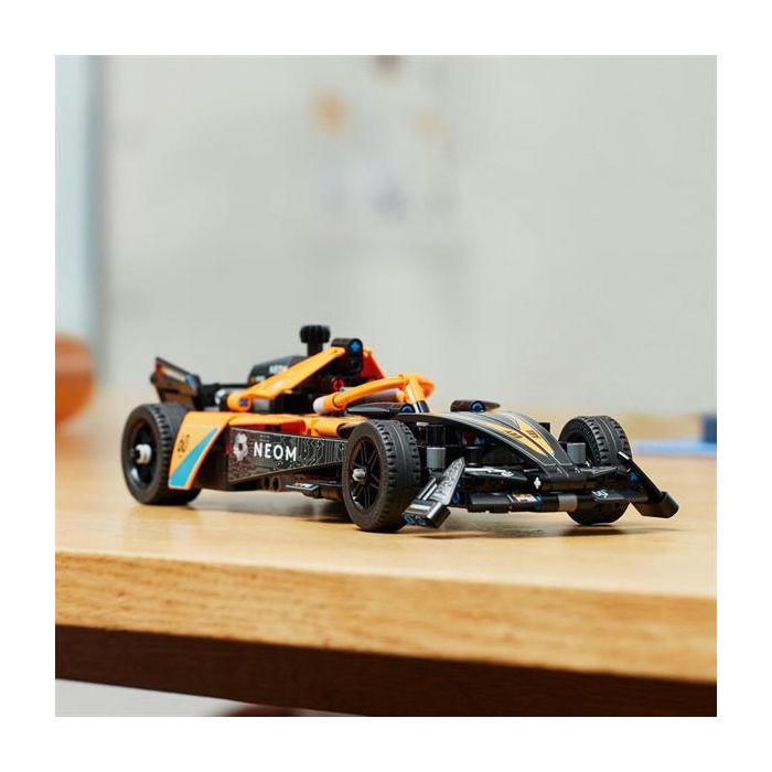 Конструктор LEGO Автомобиль для гонки NEOM McLaren Formula E 452 детали (42169) изображение 9