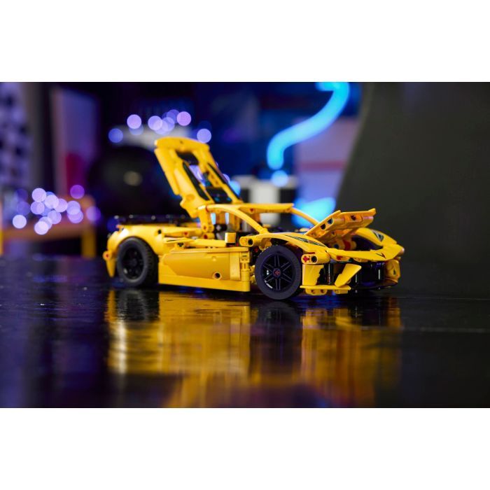 Конструктор LEGO Technic Chevrolet Corvette Stingray (42205) изображение 10
