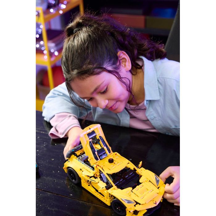 Конструктор LEGO Technic Chevrolet Corvette Stingray (42205) изображение 9