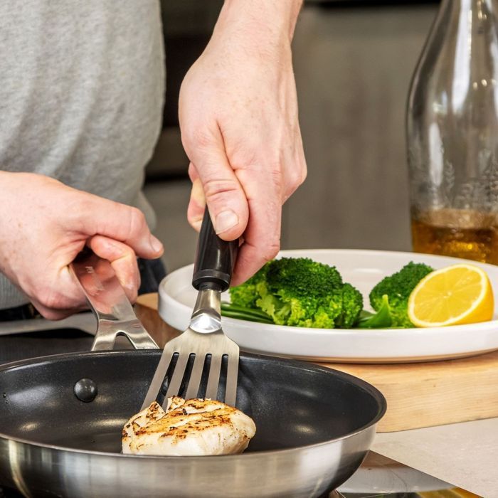 Лопатка кухонна KitchenAid Classic з прорізами 31,8 см чорний (KCG024OHOBE) зображення 6