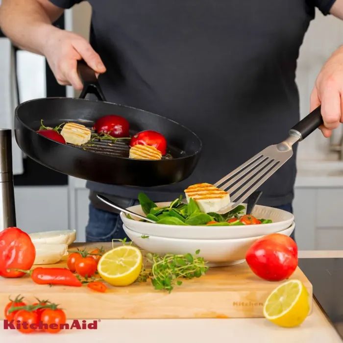 Лопатка кухонна KitchenAid Classic з прорізами 32 см чорний (KHH024OHOBEG) зображення 4