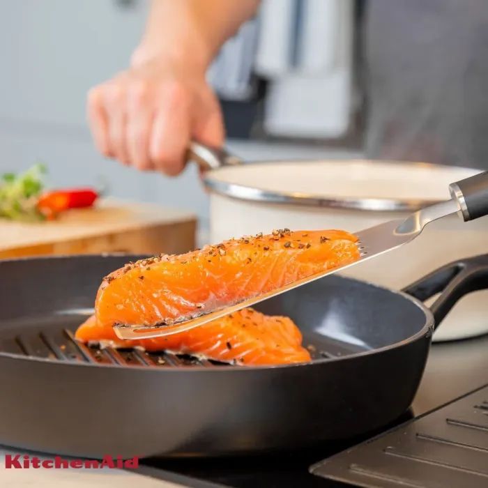 Лопатка кухонна KitchenAid Classic з прорізами 32 см чорний (KHH024OHOBEG) зображення 5