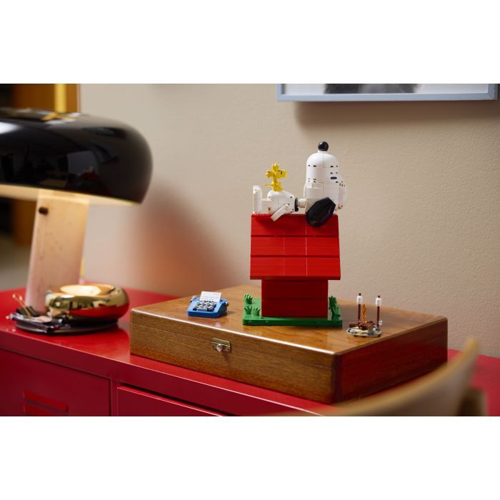 Конструктор LEGO Ideas «Мелочь»: будка Снупи (21368) изображение 12