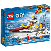 Конструктор LEGO City Рыболовный катер (60147)