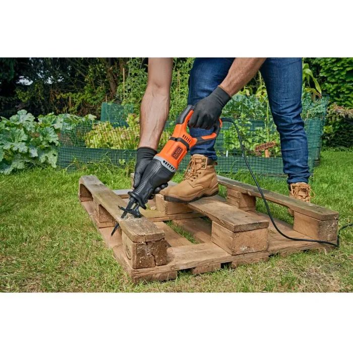 Шабельна пила Black&Decker BES301 зображення 4