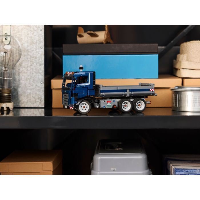 Конструктор LEGO Technic Самосвал (42203) изображение 5
