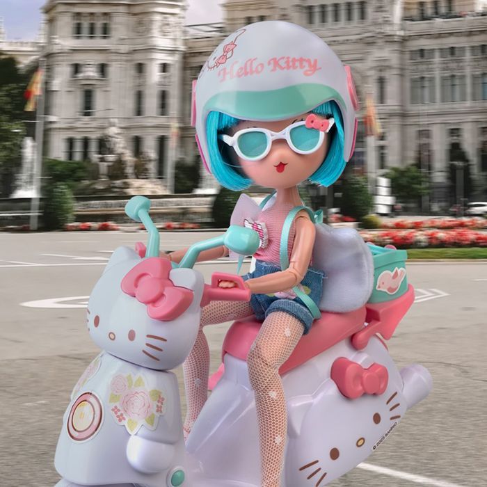 Лялька 4SF Manga Dolls Hello Kitty Красуня Пінк на скутері (HKTF3000) зображення 8