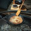 Сковорода Fiskars Norden садж чавунна для гриля 30 см (1066432) изображение 6