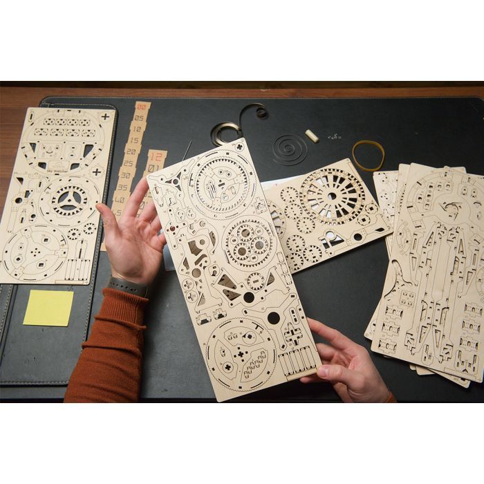 Конструктор Ugears Астроном. Настольные часы с турбийоном (70162) изображение 9
