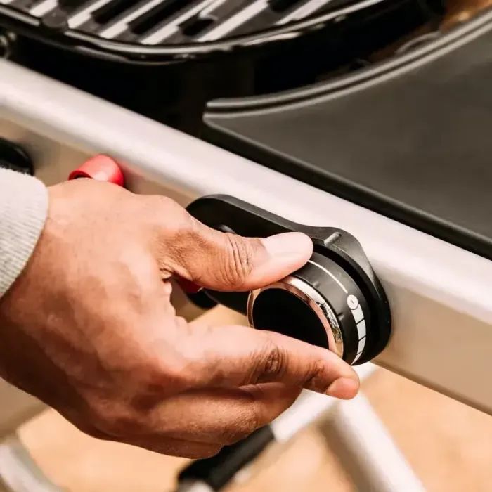 Гриль-барбекю Weber Traveler Black (9010075) изображение 9