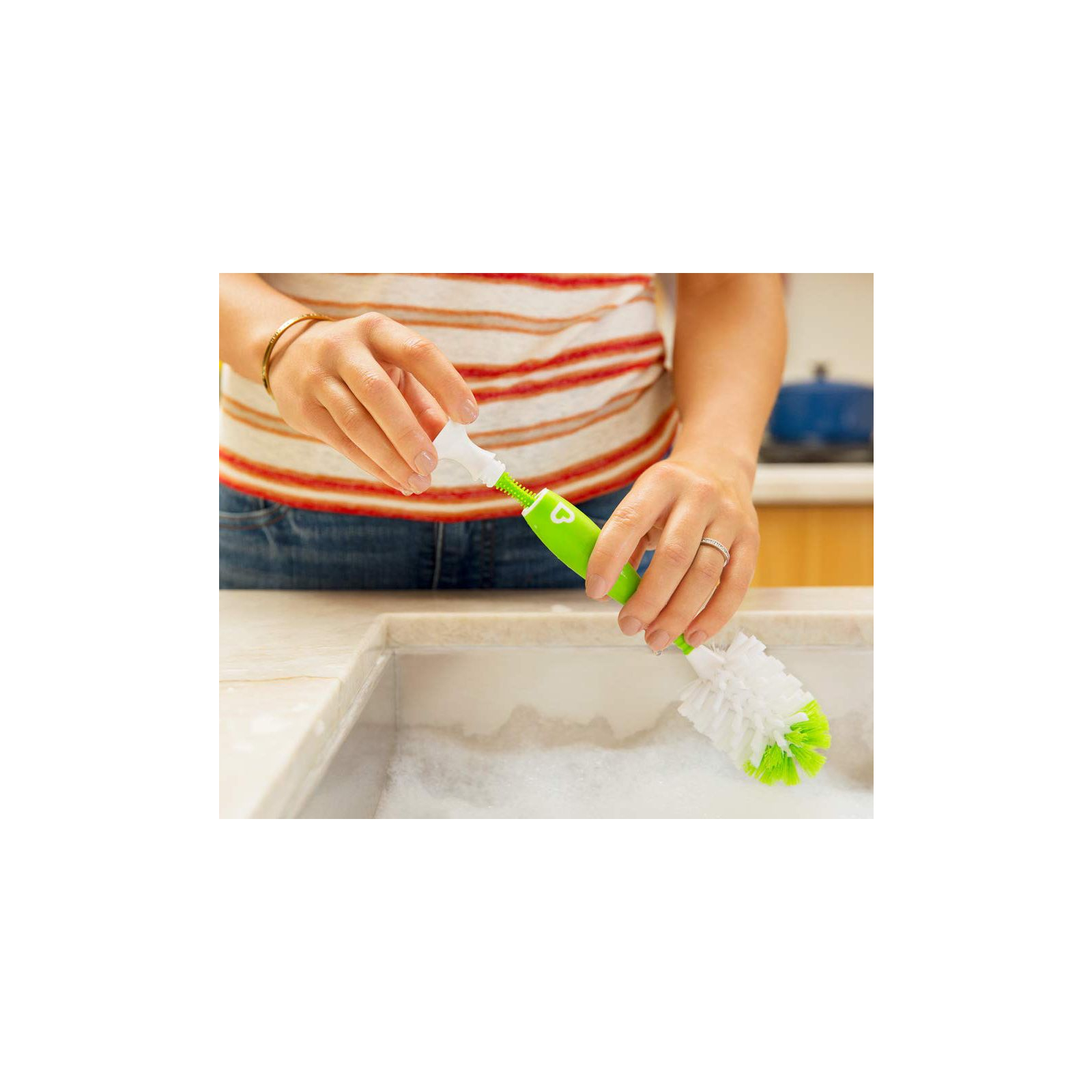 Щеточка для мытья бутылочек Munchkin Bristle 2 в 1 для чистки бутылочек и сосок Салатовый (011043.02) изображение 2