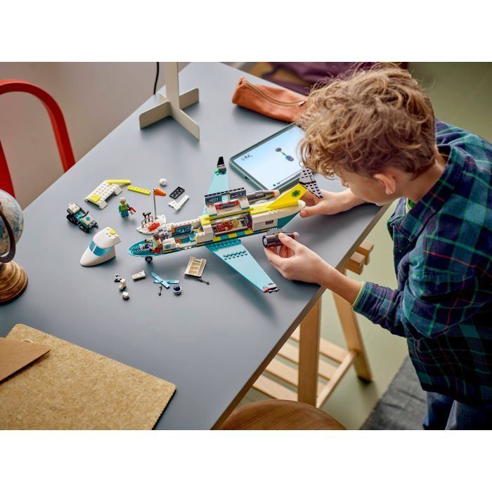 Конструктор LEGO City Самолет скорой медицинской помощи (60465) изображение 9