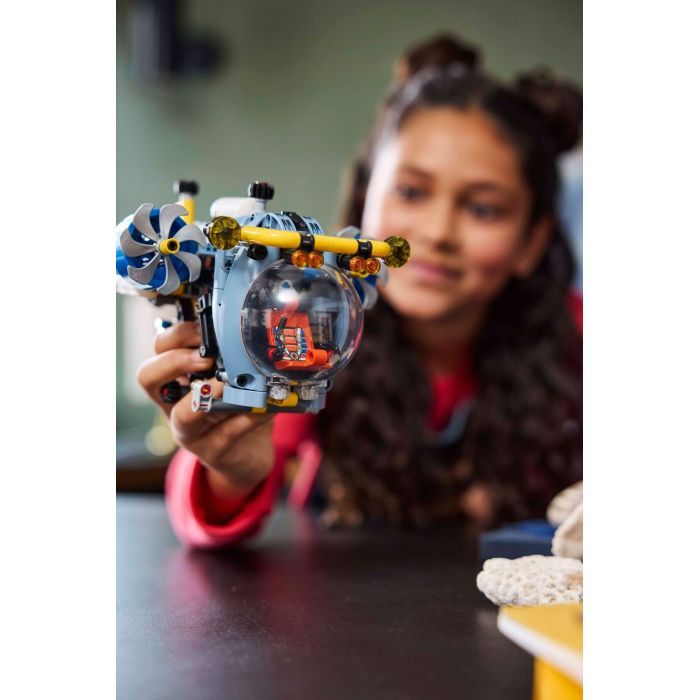 Конструктор LEGO Technic Глубоководная исследовательская подводная лодка (42201) изображение 11