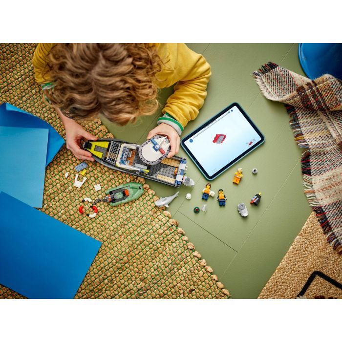 Конструктор LEGO City Преследование на полицейском катере (60456) изображение 9