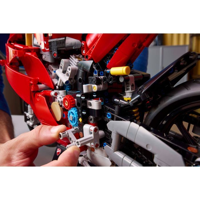 Конструктор LEGO Technic Мотоцикл Ducati Panigale V4 S (42202) зображення 10