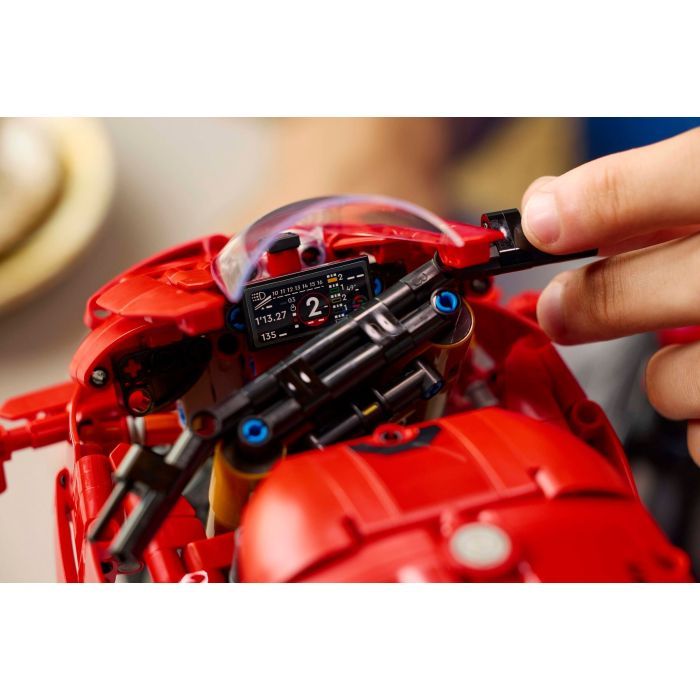Конструктор LEGO Technic Мотоцикл Ducati Panigale V4 S (42202) зображення 11
