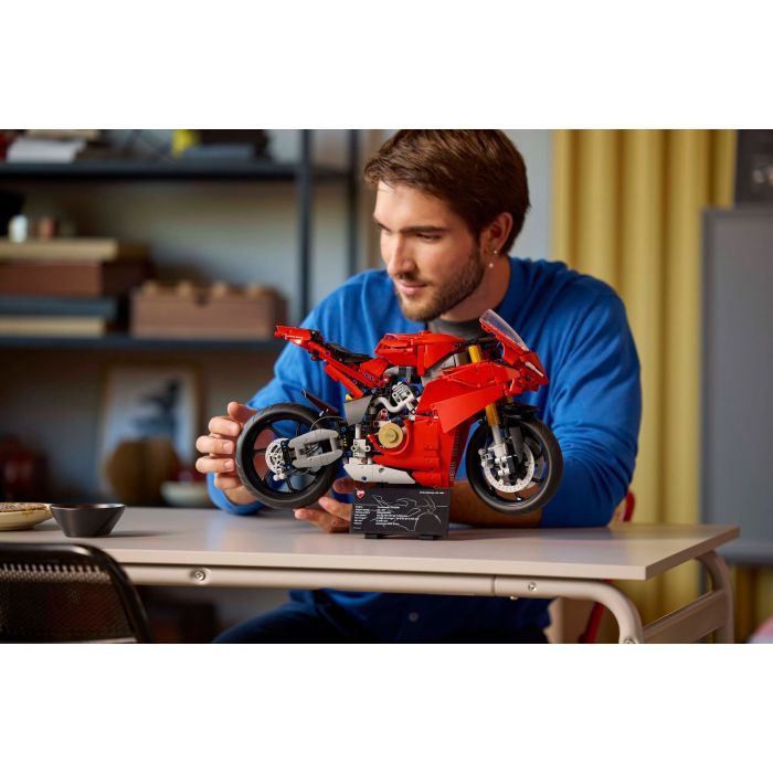 Конструктор LEGO Technic Мотоцикл Ducati Panigale V4 S (42202) зображення 9