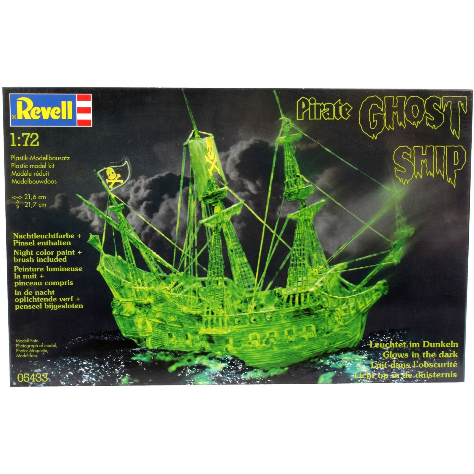 Сборная модель Revell Пиратское судно-призрак Ghost ship with night colour 1:72 (5433)