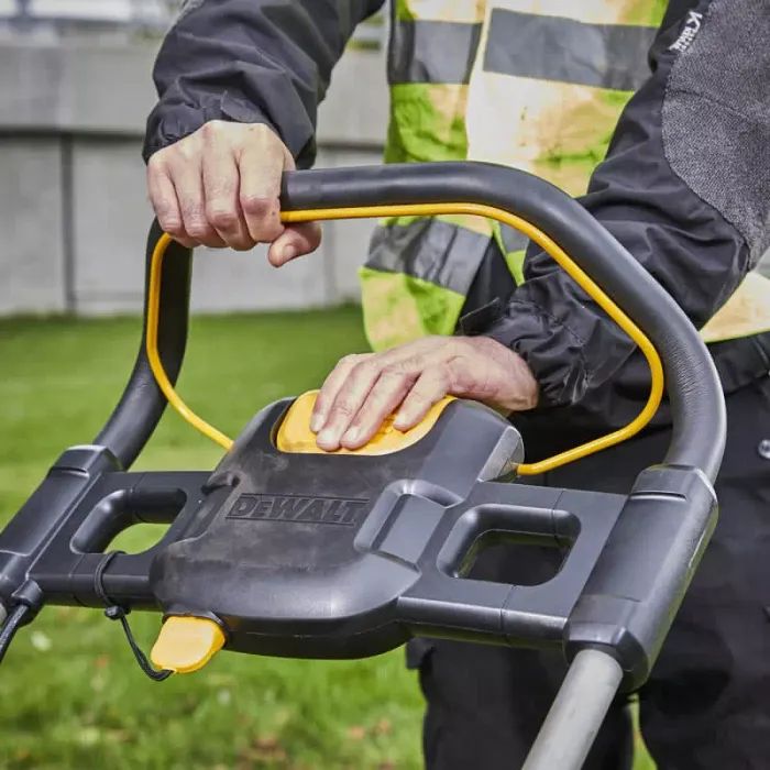 Газонокосарка DeWALT акумуляторна 2х18 В, 48 см, (без АКБ та ЗП) (DCMW564N) зображення 2