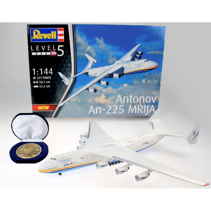 Сборная модель Revell Грузовой самолет Ан-225 Мрия. Масштаб 1:144 (RVL-04958) изображение 2