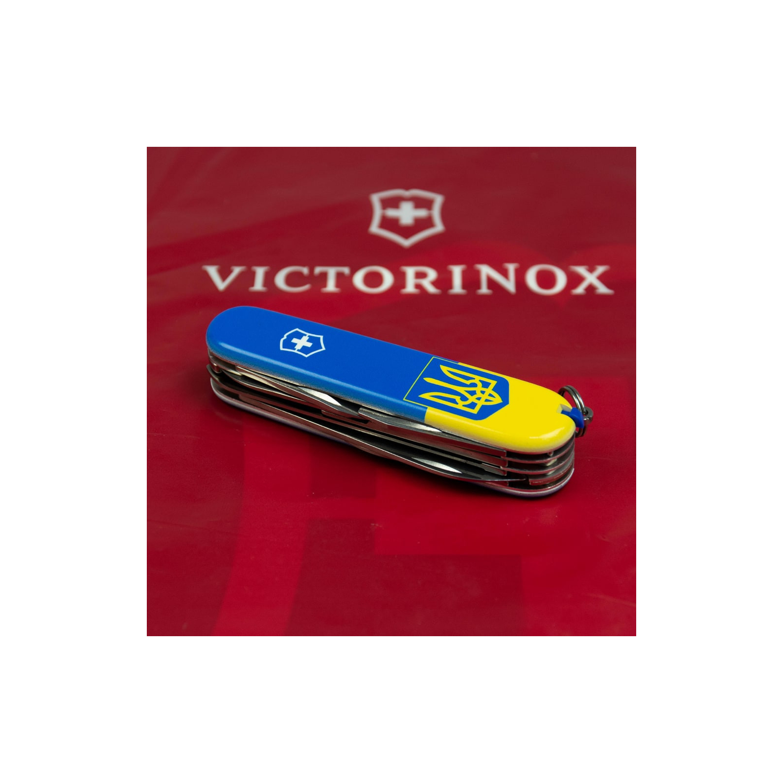 Нож Victorinox Huntsman Ukraine 91 мм Чорний Тризуб готичний білий (1.3713.3_T0630u) изображение 3