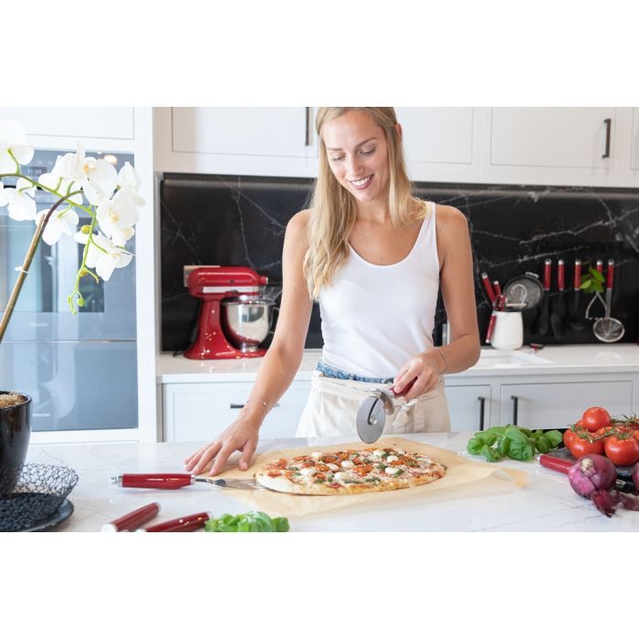 Ніж для піци KitchenAid Coreline, 22,7 см, сірий (KAS113OHCGG) зображення 6