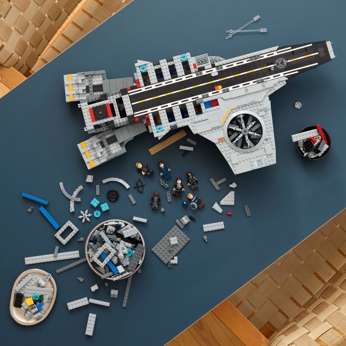 Конструктор LEGO Marvel Геликериер Щ.И.Т. (76354) изображение 9