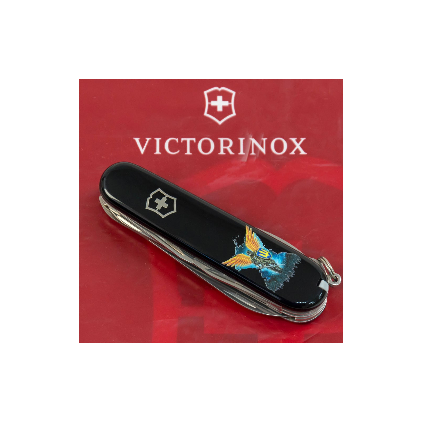 Нож Victorinox Huntsman Ukraine Black "Янгол ЗСУ" (1.3713.3_T1061u) изображение 2